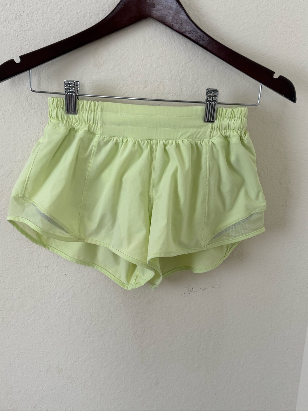 lululemon athletica  Lime Green Run short Shorts sz 6 sz 4